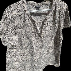 TORRID - Tiger Blouse - High/Low - Short Sleeve